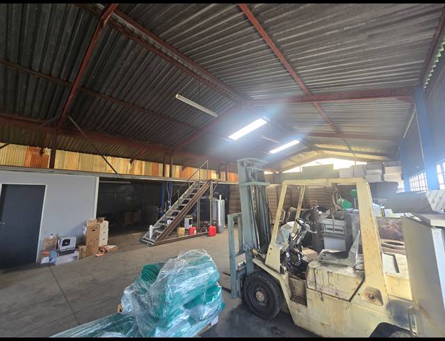 340M² WAREHOUSE TO LET IN ANDERBOLT